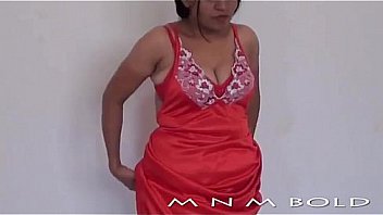 DESI-HOT-AND-SEXY-AUNTY-CHANGES-DRESS