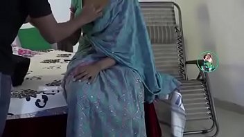 Hot-Indian-Bhabhi-romance-With-Doctor-at-Home