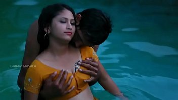Hot-Mamatha-romance-with-boy-friend-in-swimming-pool-