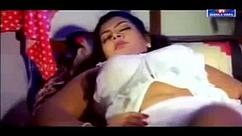 Hot-mallu-actress-Sajini-very-romantic-in-saree-unseen-video