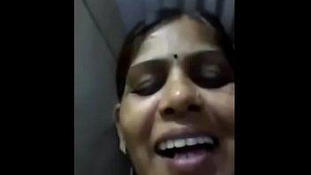 Indian-aunty-selfie-video