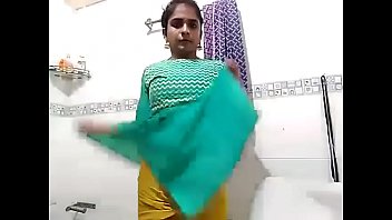 Indian-aunty-sex-with-banana-master-bation