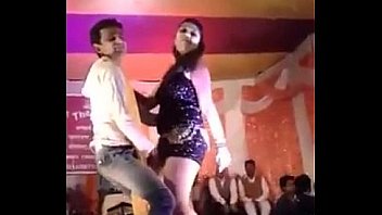 Sexy-Hot-Desi-Teen-Dancing-On-Stage-in-Public-on-Sex-Song