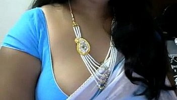 indian-aunty-with-big-boobs