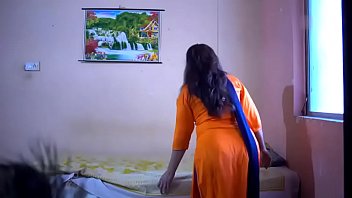 indian-mallu-college-girl-showing-boobs-aunty-cleavage-chut-ungli-pussy-bhabhi-cleavage-boobs-big